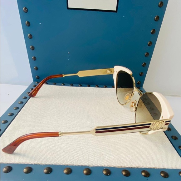 New - 💯 - Authentic  Gucci Ivory and Gold/ Green Gradient GG0522S Cat Eye Sung… - Picture 13 of 17